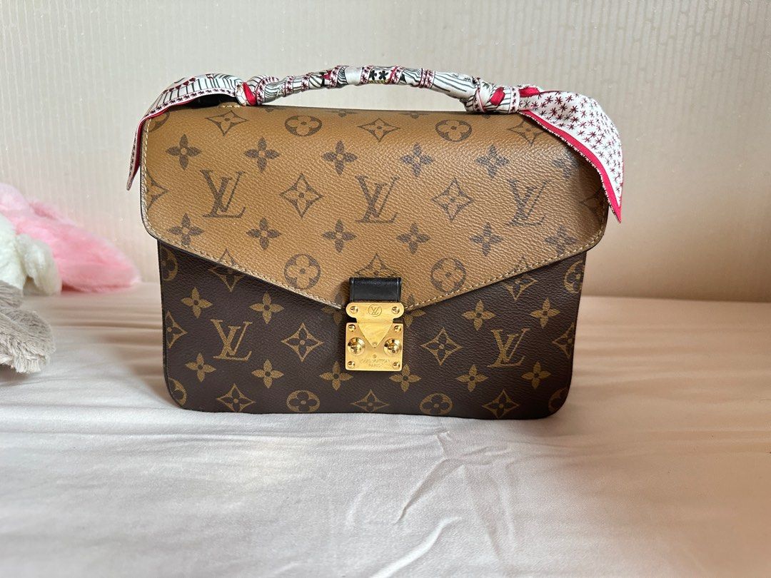 Pochette Metis East West in Reverse Monogram, Women's Fashion, Bags &  Wallets, Purses & Pouches on Carousell