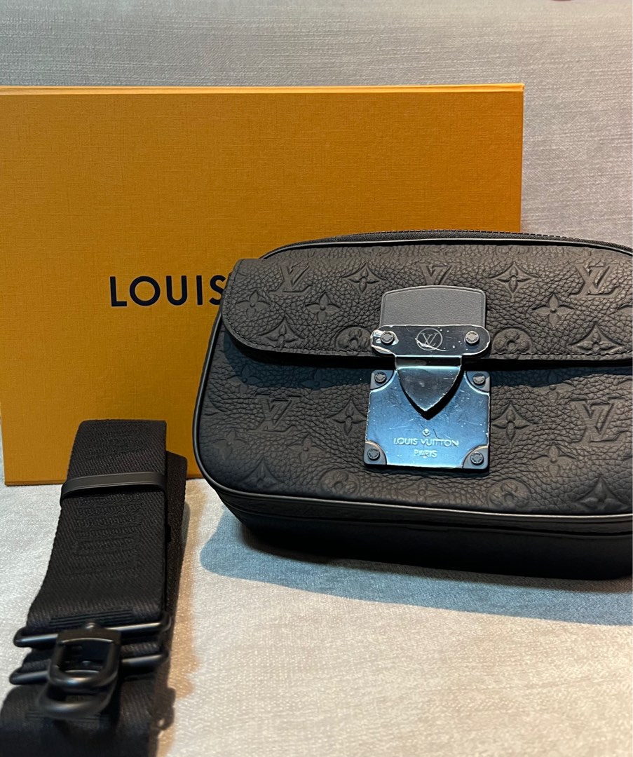 Louis Vuitton LV Lock It Tote Aerogram, Men's Fashion, Bags, Belt bags,  Clutches and Pouches on Carousell