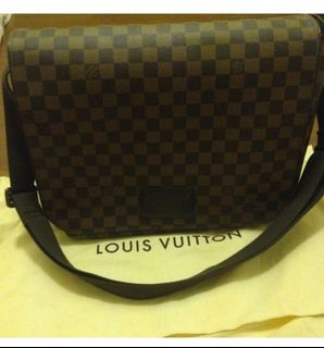 Replica Louis Vuitton N41272 District MM Messenger Bag Damier