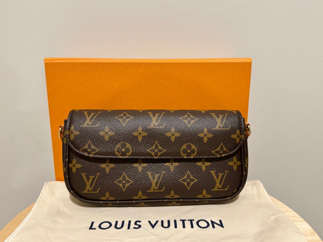 LV Wallet On Chain Ivy, Luxury, Bags & Wallets on Carousell