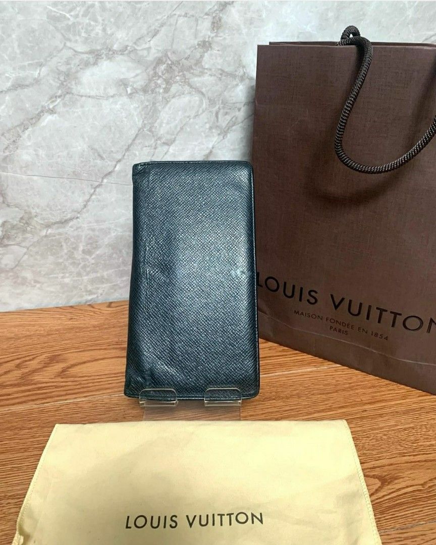 Louis vuitton maison fondee en 1854 paris, Fesyen Pria, Tas & Dompet ,  Dompet di Carousell