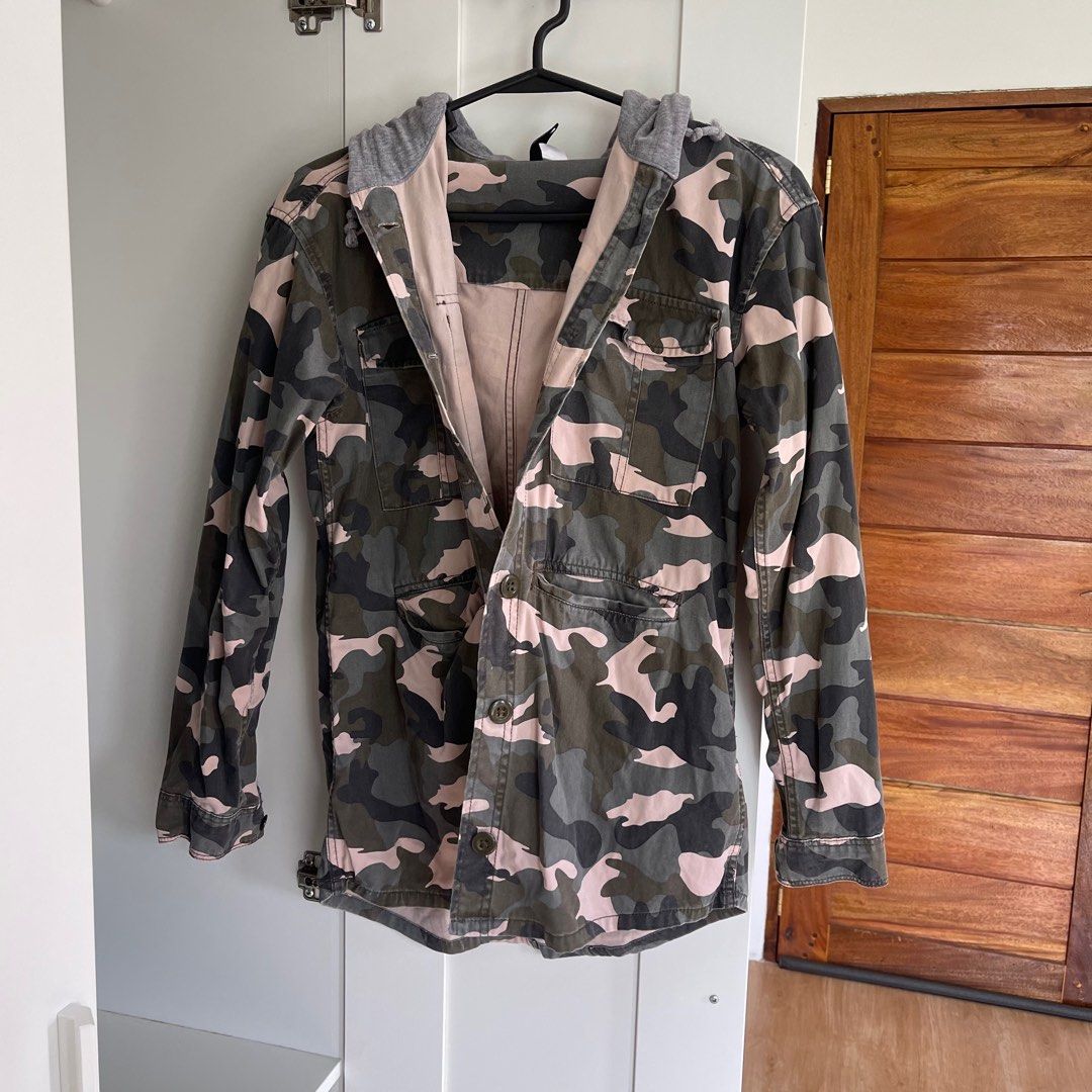 Military Print Jacket (Category: Coats, Jackets and Outerwear) located in Pasig City. Submitted by reeseanilao (Listing ID 1263148745, Image 2). Description: » rfs: not my style » non-stretch » flaws: n/a » extra buttons included » size: fits extra small to small » model's measurements height: 5'5" waist: 28inch / 71cm hips: 34inch / 87 thigh: 20inch / 50.5cm bust: 32inch / 81cm cup size: 30B shoulder: 18inch / 46cm.