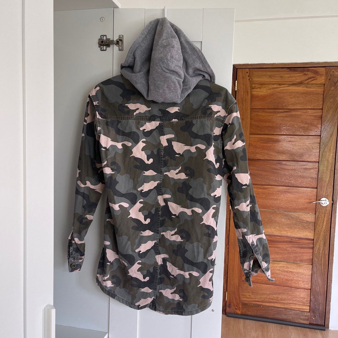 Military Print Jacket (Category: Coats, Jackets and Outerwear) located in Pasig City. Submitted by reeseanilao (Listing ID 1263148745, Image 3). Description: » rfs: not my style » non-stretch » flaws: n/a » extra buttons included » size: fits extra small to small » model's measurements height: 5'5" waist: 28inch / 71cm hips: 34inch / 87 thigh: 20inch / 50.5cm bust: 32inch / 81cm cup size: 30B shoulder: 18inch / 46cm.