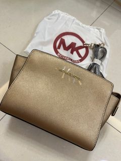 PO: 💯 authentic Michael Kors Suri medium bucket bag, Women's Fashion, Bags  & Wallets, Cross-body Bags on Carousell