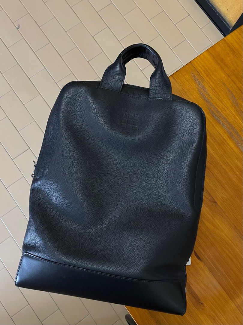 Moleskine classic leather store vertical device bag