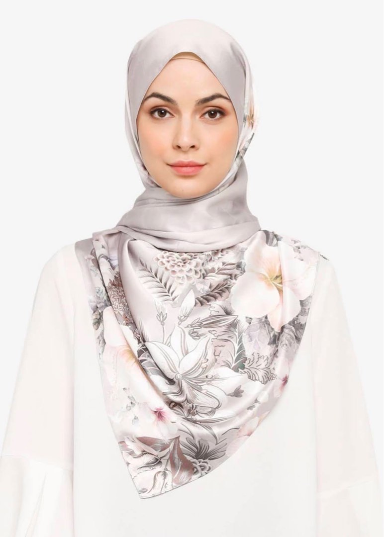 Olloum performance scarf midi, Women's Fashion, Muslimah Fashion