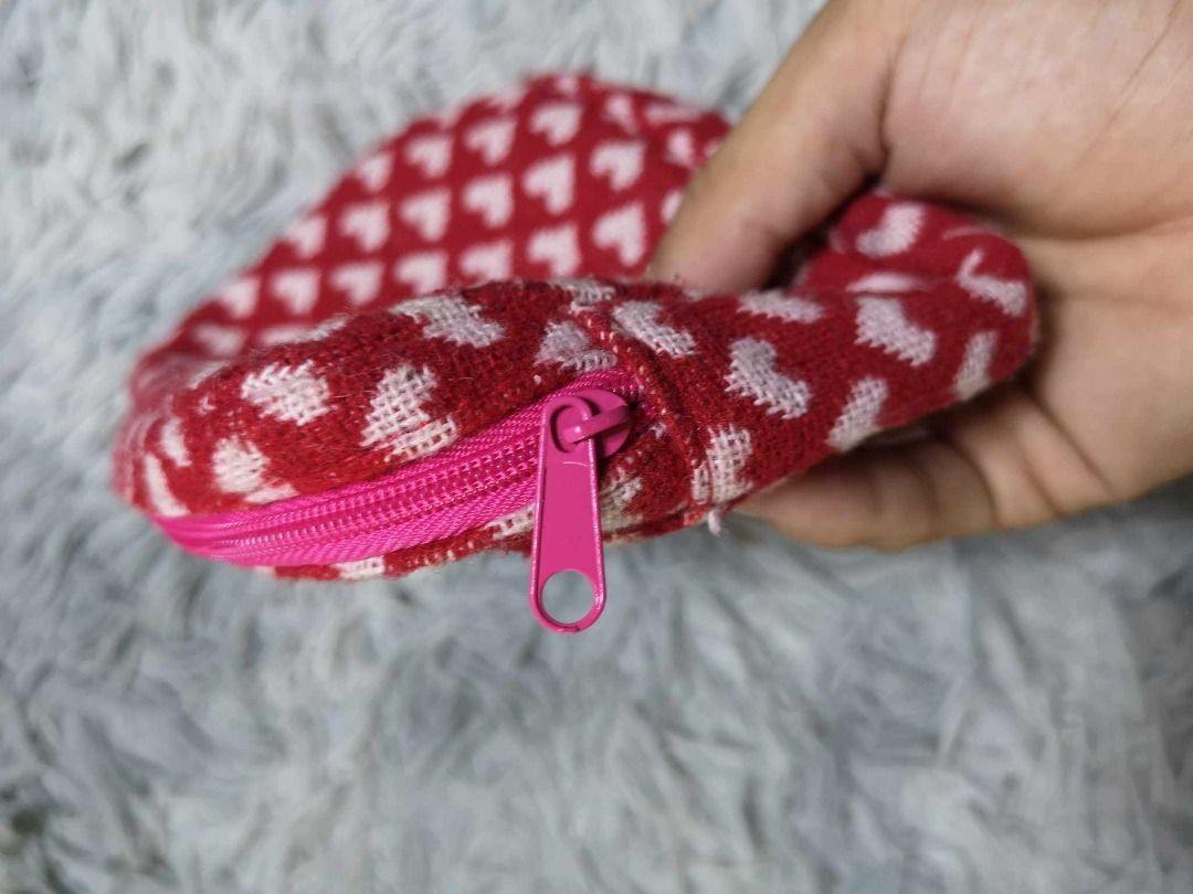  Pink Heart Handmade Coin Pouch, Handmade Boho Purse Punch  Needle, Artisanmade Coin Purse Pouch with Zipper (Pink Heart) (Ying Yang) :  Handmade Products