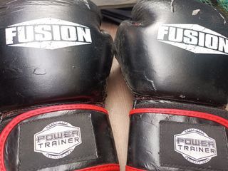 Power trainer boxing gloves