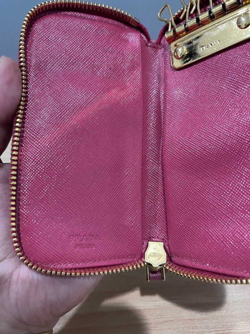 Prada Saffiano Vernice Fiocco Bow 6 key holder Red Leather Patent leather  ref.1011553 - Joli Closet