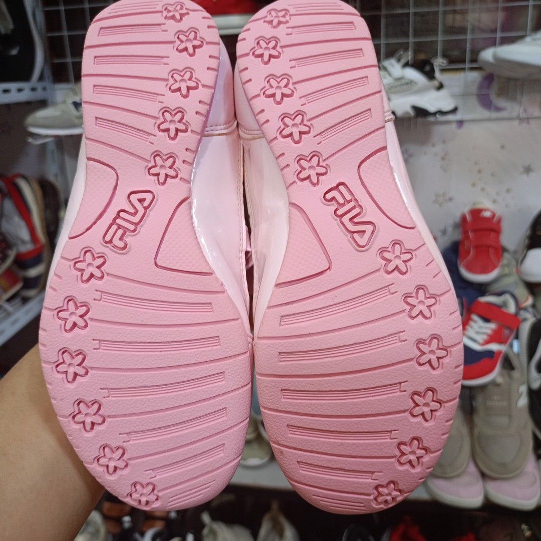 Cute fila deals shoes