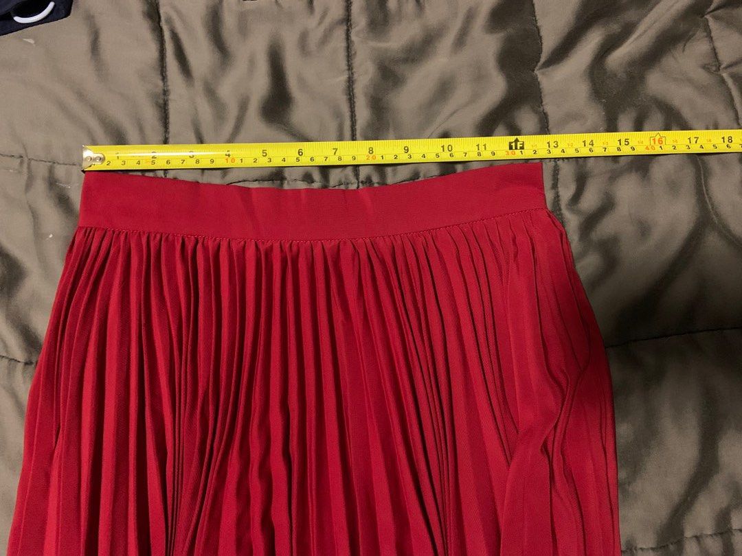 Size 10 hotsell red pleated skirt