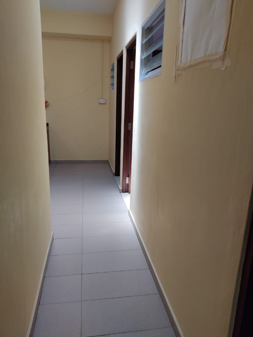 Rifle Range Road Bedrooms x 2) King Albert MRT / Wifi / AC