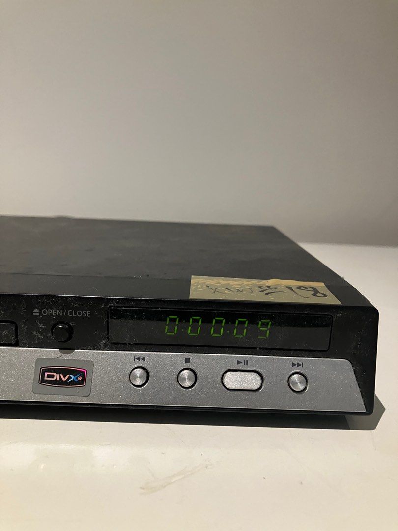 Samsung DVD Player (Category: Blu-Ray & Media Players) located in Muntinlupa City. Submitted by HeavyMeta (Listing ID 1263034493, Image 3). Description: Working . As is. No remote . No rca cable .