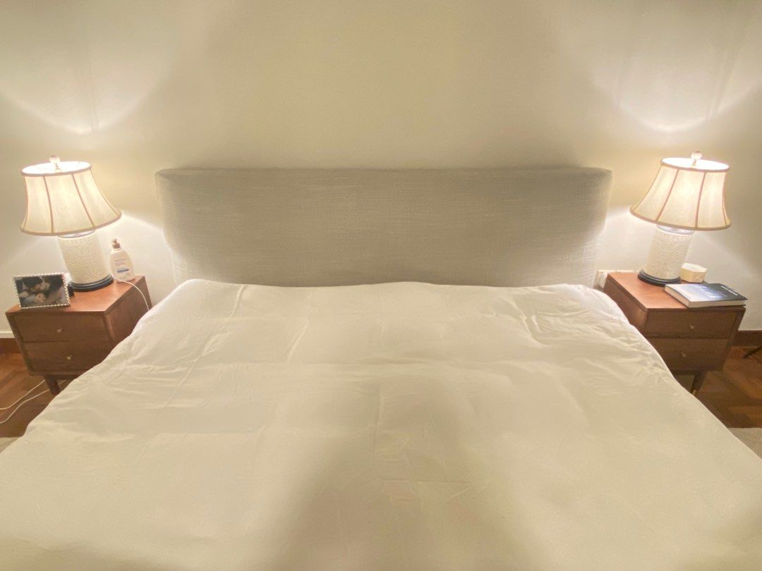 Singaporean King platform bed frame Light blue/silver, Furniture