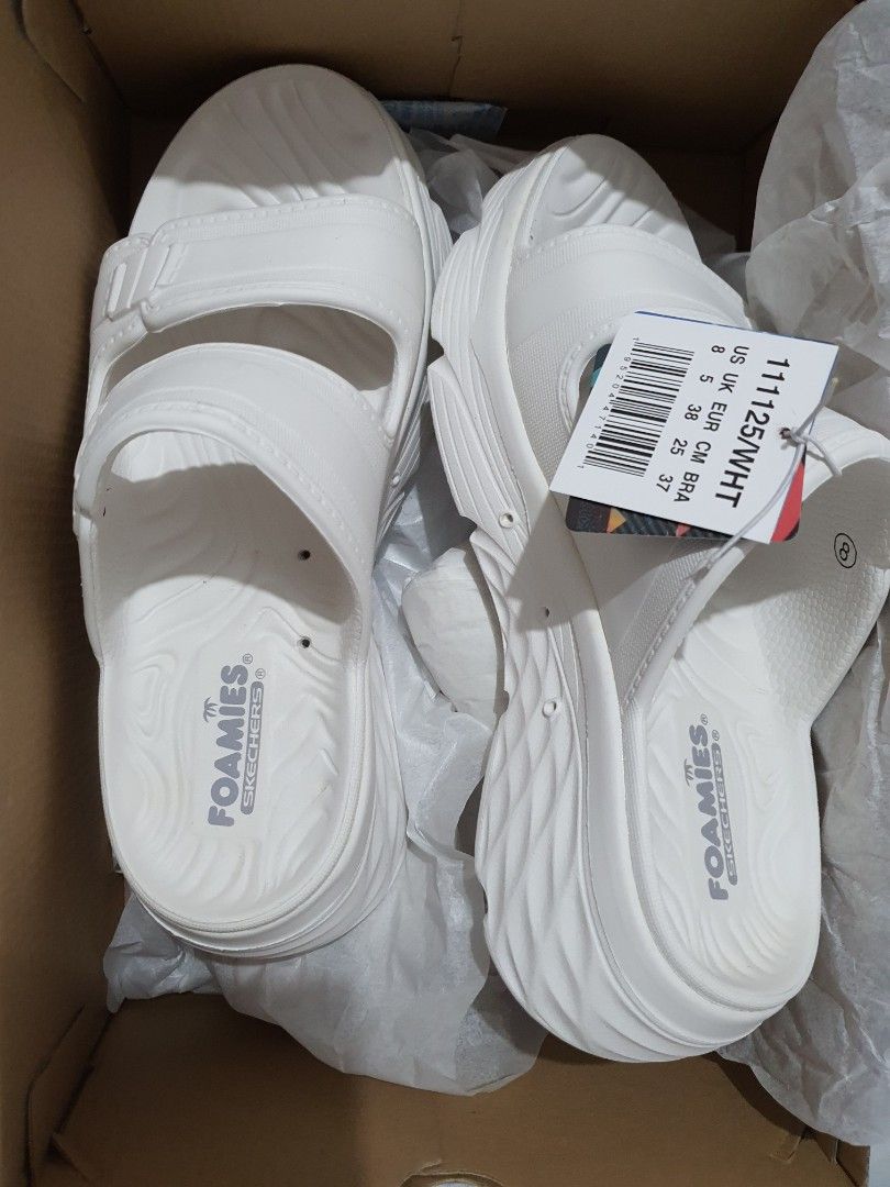 Skechers women white foamies max cushion