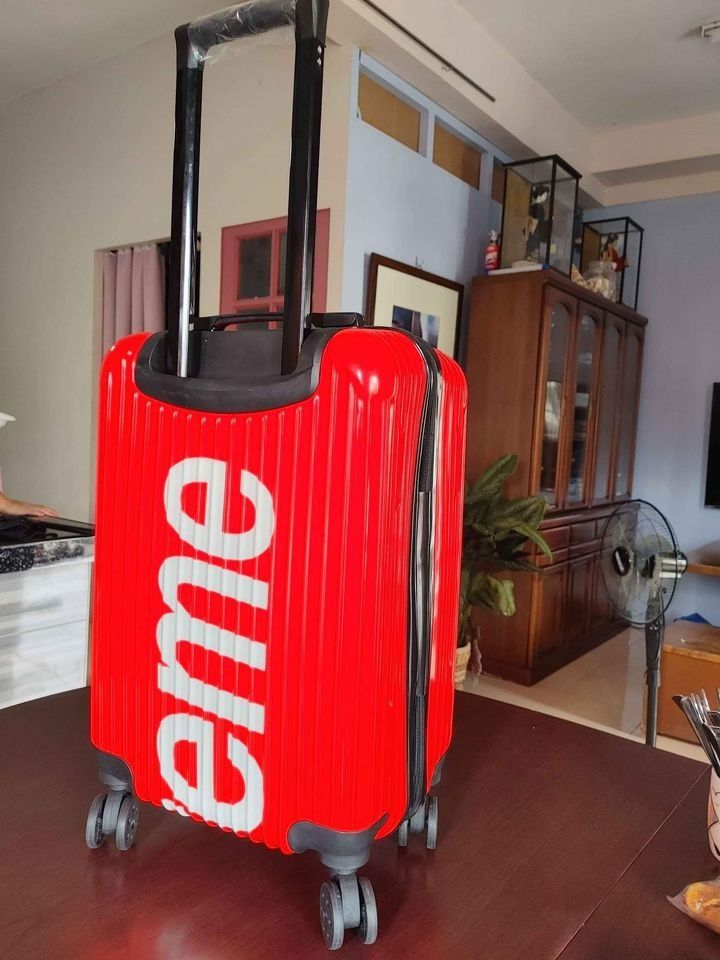Supreme Design Luggage Bnew Handcarry, Hobbies & Toys, Travel