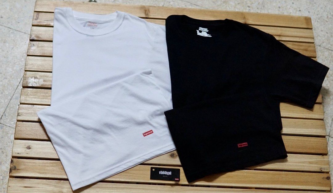 Supreme tagless store tee