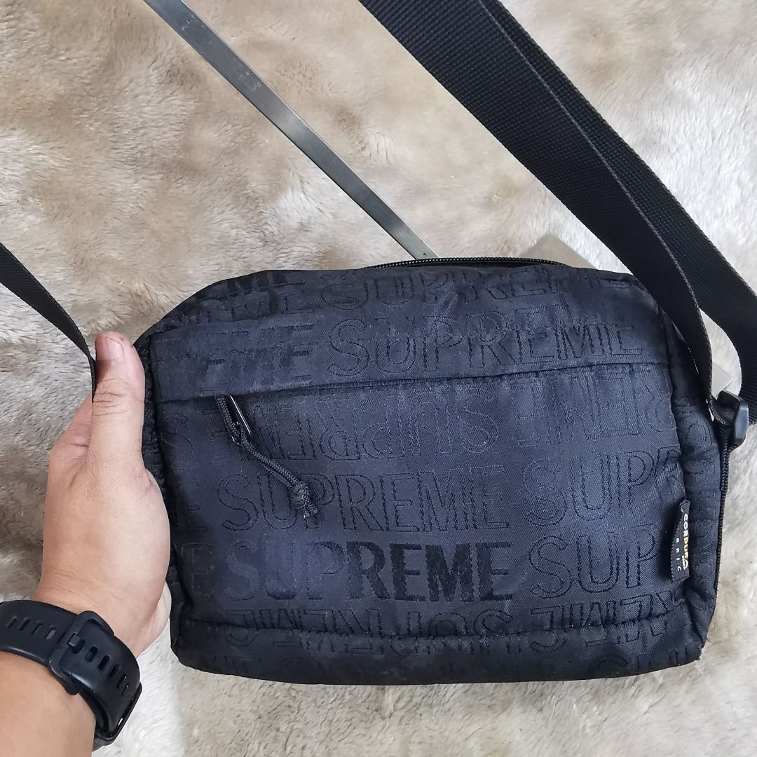 Supreme shoulder bag outlet ss19 on body