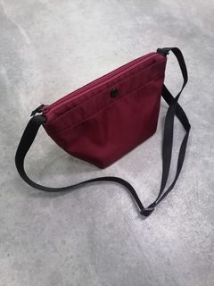Uniqlo nylon maroon sling / crossbody bag