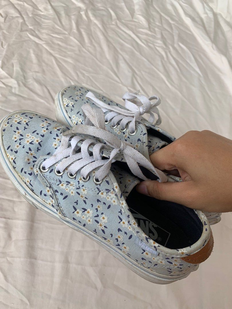 Blue online daisy vans