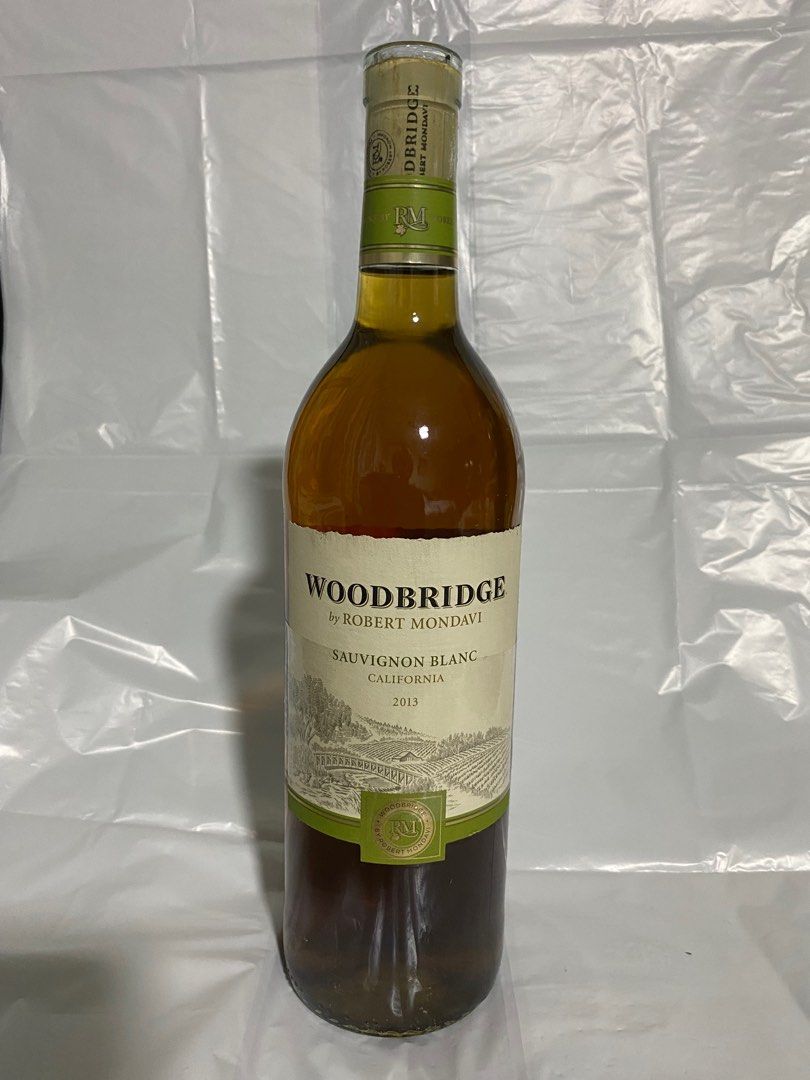 Woodbridge White Wine, Food & Drinks, Alcoholic Beverages on Carousell