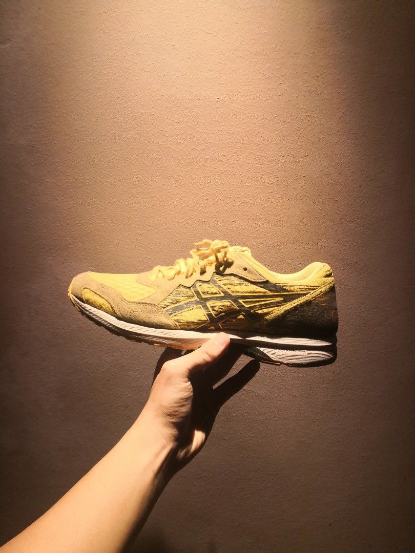 WTS Asics Lyteracer (Category: Sneakers) located in Singapore. Submitted by hotfindshub (Listing ID 1263177484, Image 3). Description: - WTS to clear space - No box - Light and durable! - DM for more info :).
