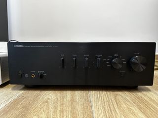 Yamaha A-S501  Amplificateur stéréo 2 x 85 watts.