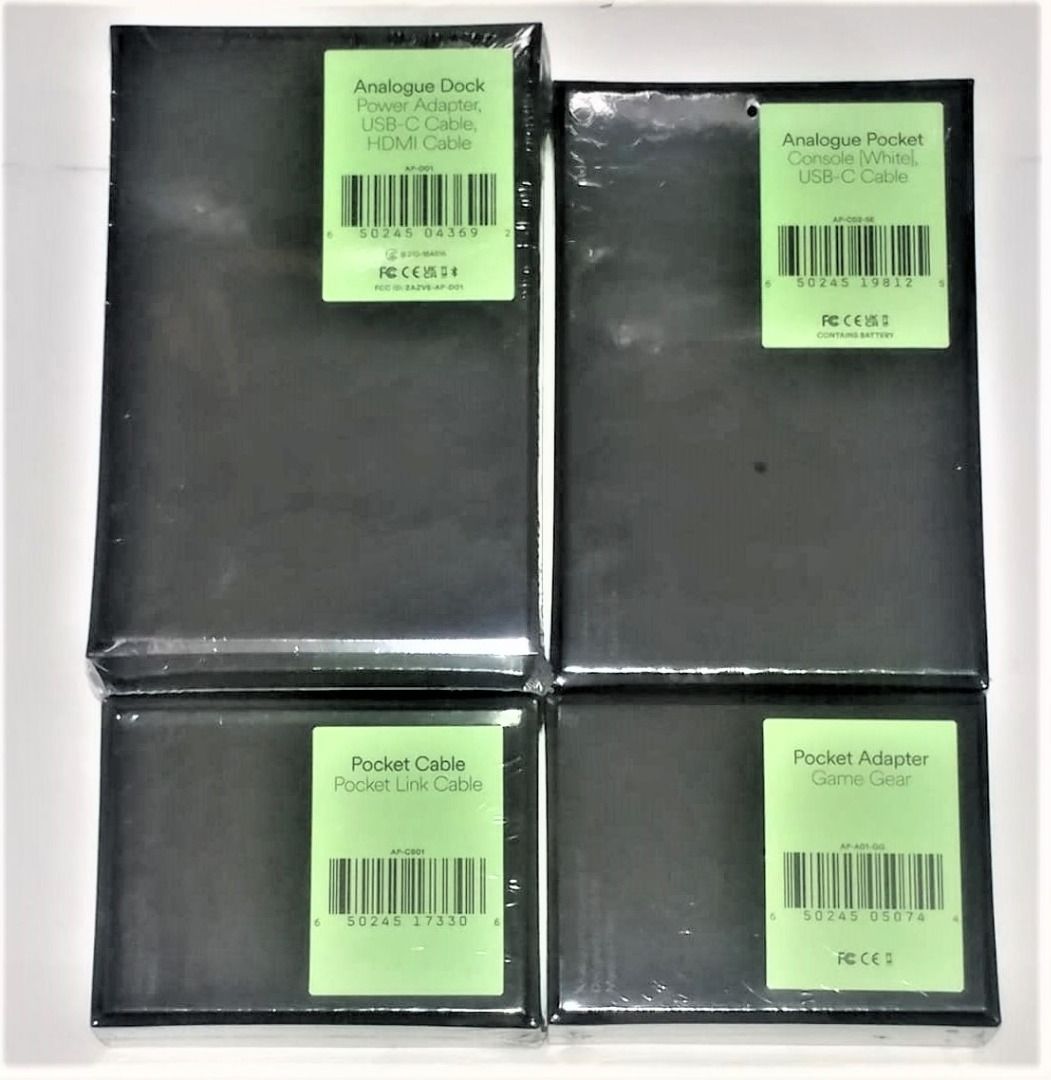 最後1部全新未開(1套5件) FPGA Analogue Pocket (白色), 連1 個Docking, 1 個Game Gear  adapter, 1 個PC Engine adapter,1 個Neo Geo Pocket Color adapter, 1 個 Lynx  adapter及1 