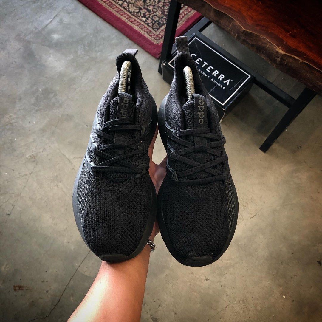 Adidas questar flow triple black new arrivals