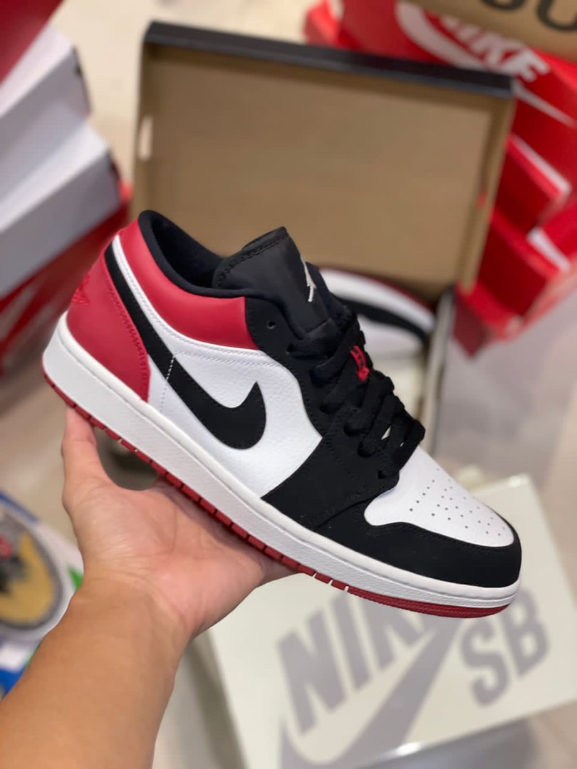 Harga air jordan best sale 1 low black toe