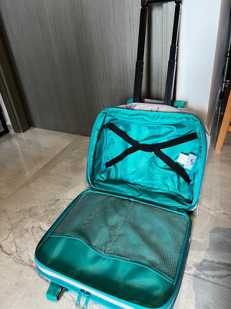 American tourister store laptop trolley bag