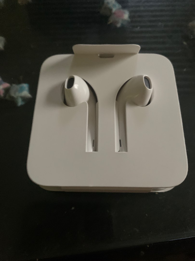 Apple iPhone Earpod Lightning connector, Audio, Earphones on Carousell