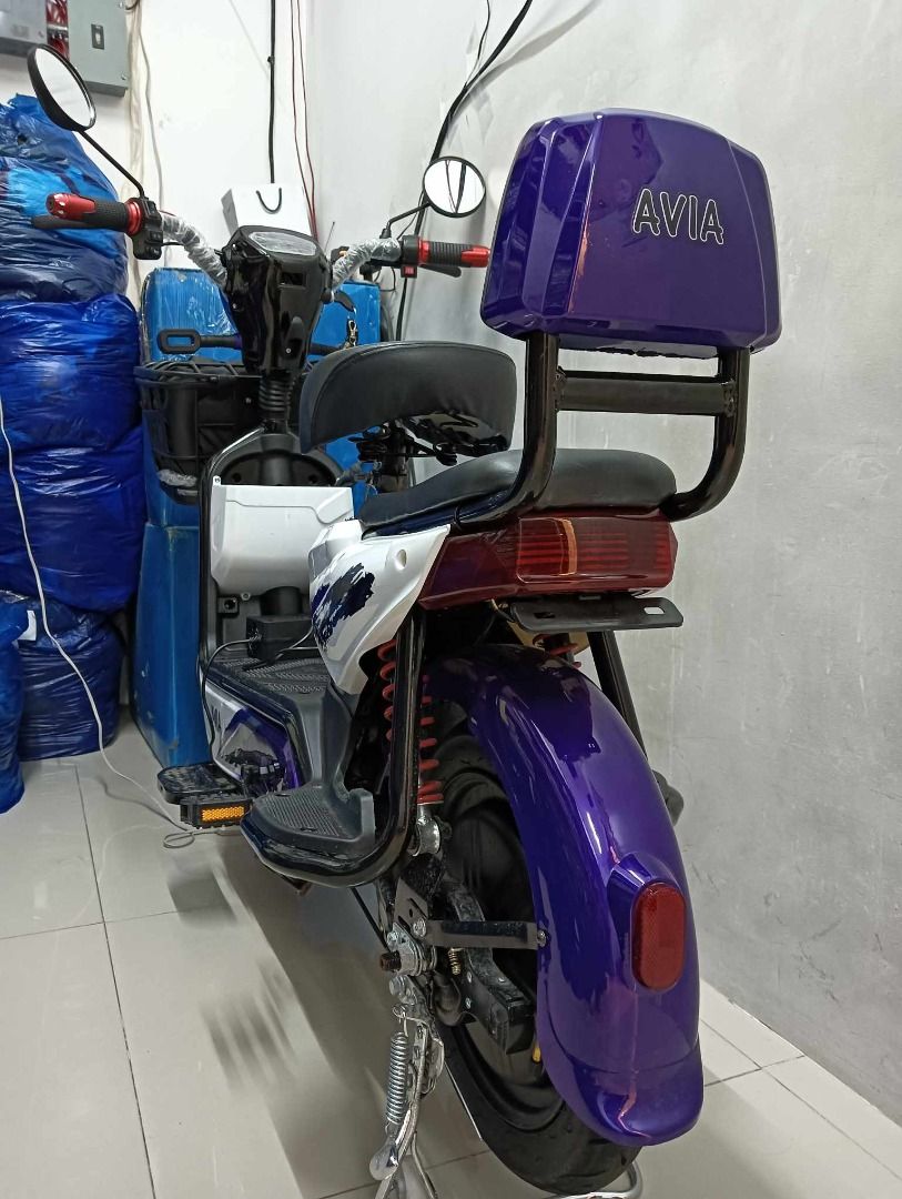 Authentic Avia Crown-Two Wheels w/ Foot Rest (Electric), Motorbikes ...
