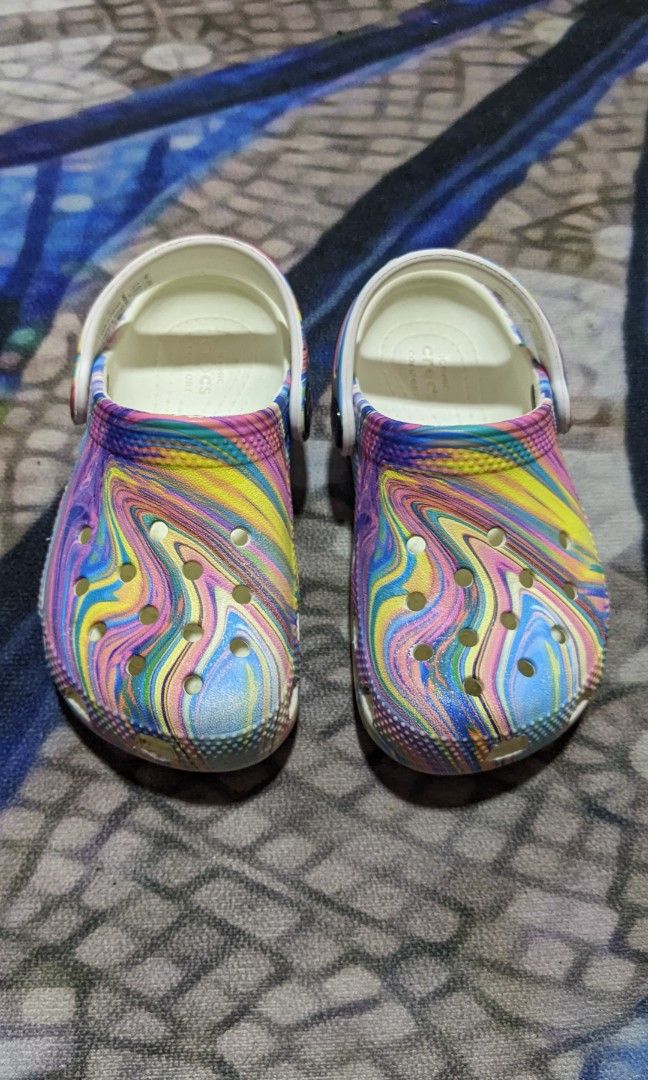 Pastel sales rainbow crocs