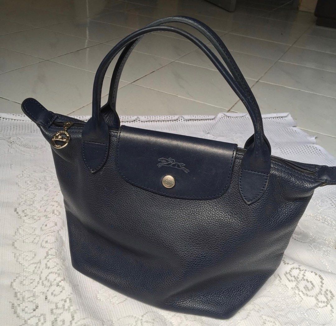 Preloved Authentic Longchamp Le Pliage Neo black medium, Women's Fashion,  Bags & Wallets, Cross-body Bags on Carousell