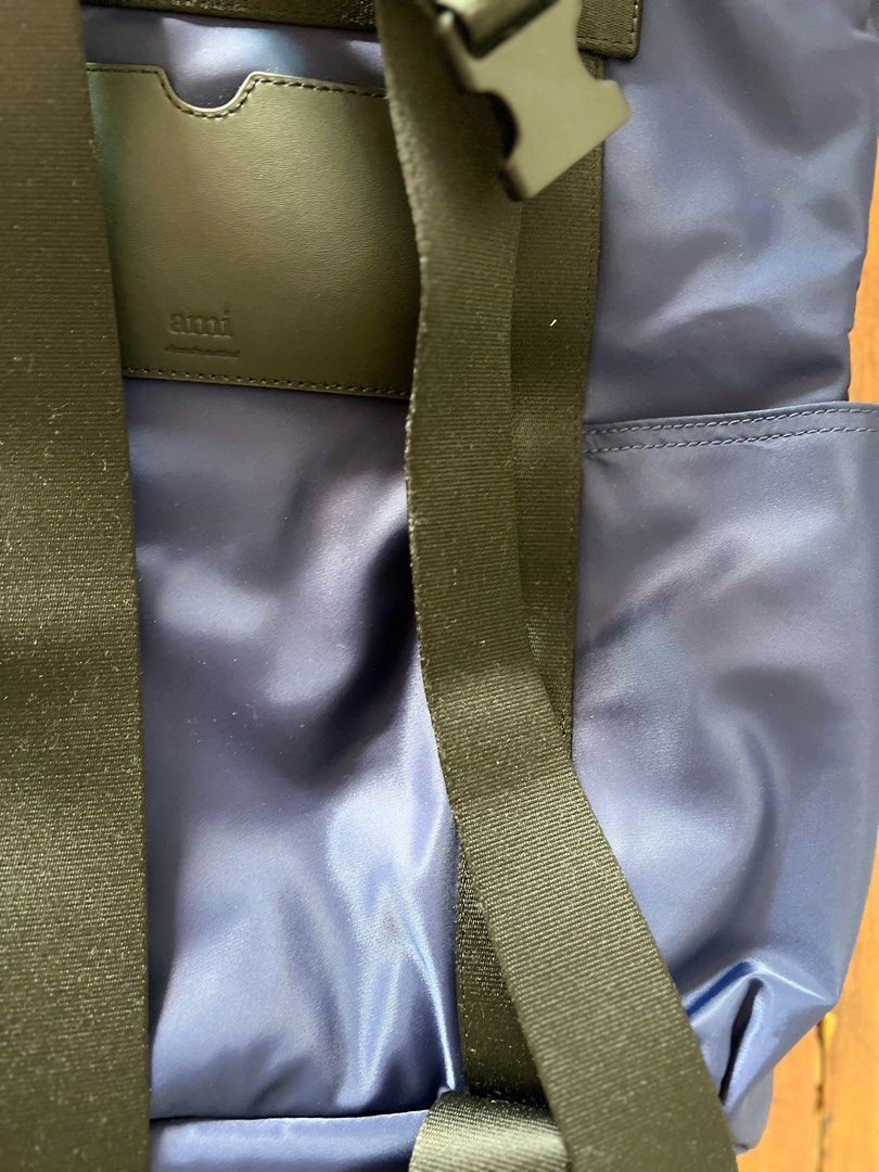 Backpack (Category: Backpacks) located in Singapore. Submitted by nxt9319 (Listing ID 1258214009, Image 4). Description: .