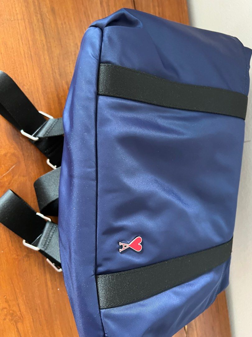 Backpack (Category: Backpacks) located in Singapore. Submitted by nxt9319 (Listing ID 1258214009, Image 7). Description: .