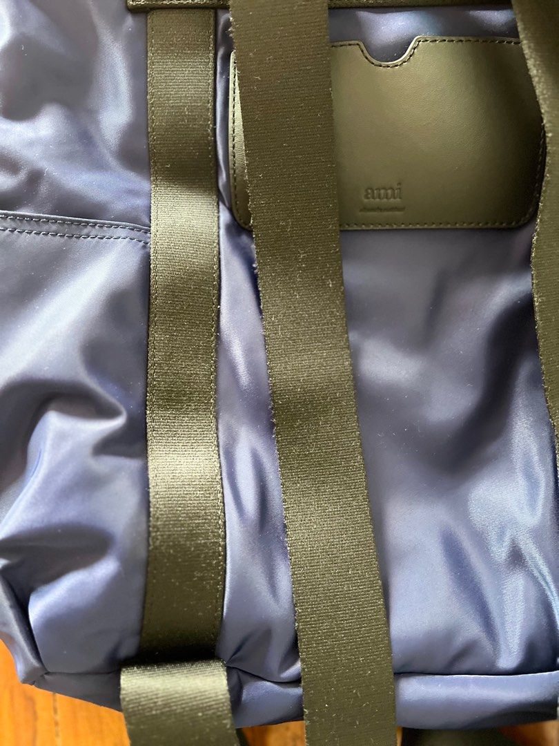 Backpack (Category: Backpacks) located in Singapore. Submitted by nxt9319 (Listing ID 1258214009, Image 3). Description: .