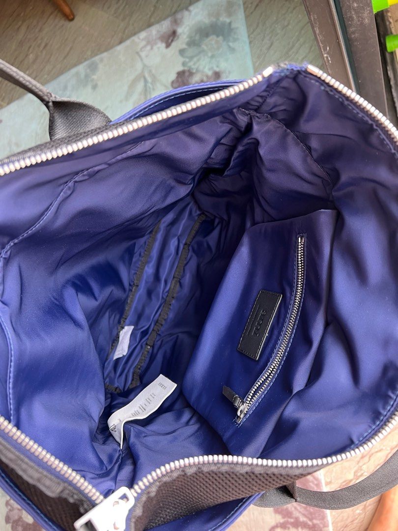 Backpack (Category: Backpacks) located in Singapore. Submitted by nxt9319 (Listing ID 1258214009, Image 6). Description: .