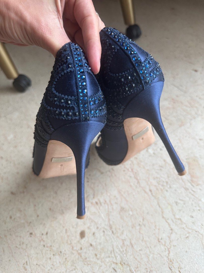 Badgley mischka cheap blue heels