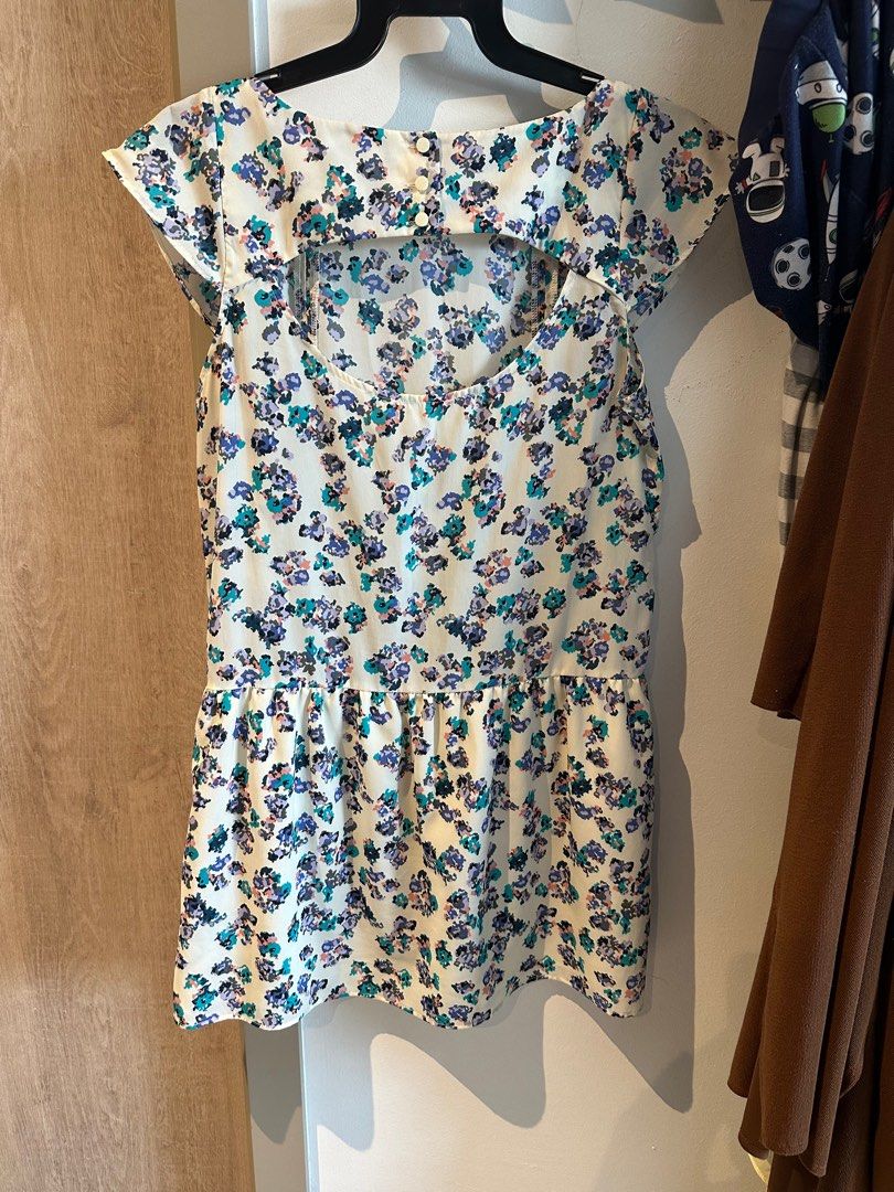 BCBGeneration Floral Dress XS Women s Fashion Dresses Sets