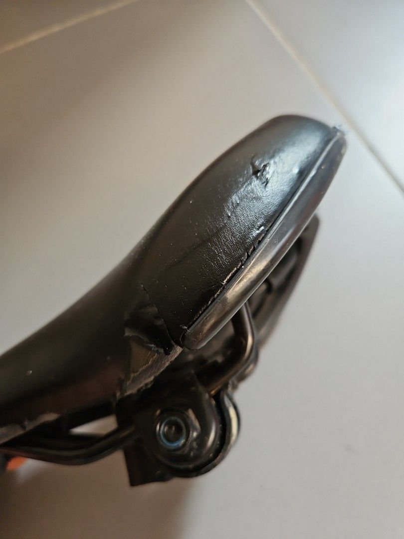 B twin deals bike seat