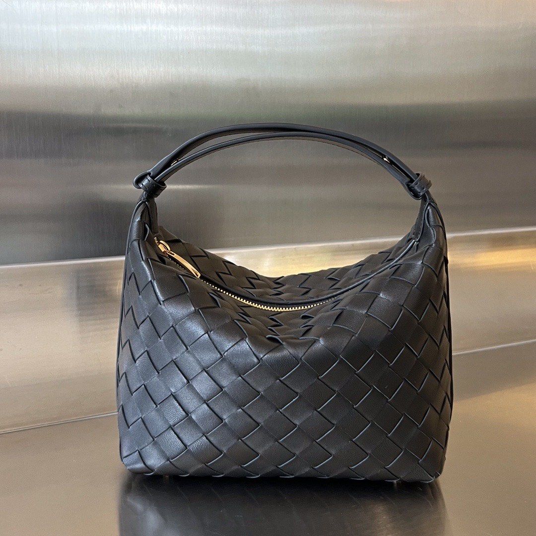 Bottega Veneta Jodie Medium Size, Luxury, Bags & Wallets on Carousell