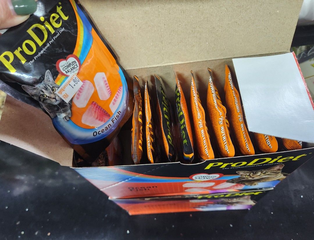 Cheapest cat outlet food pouches