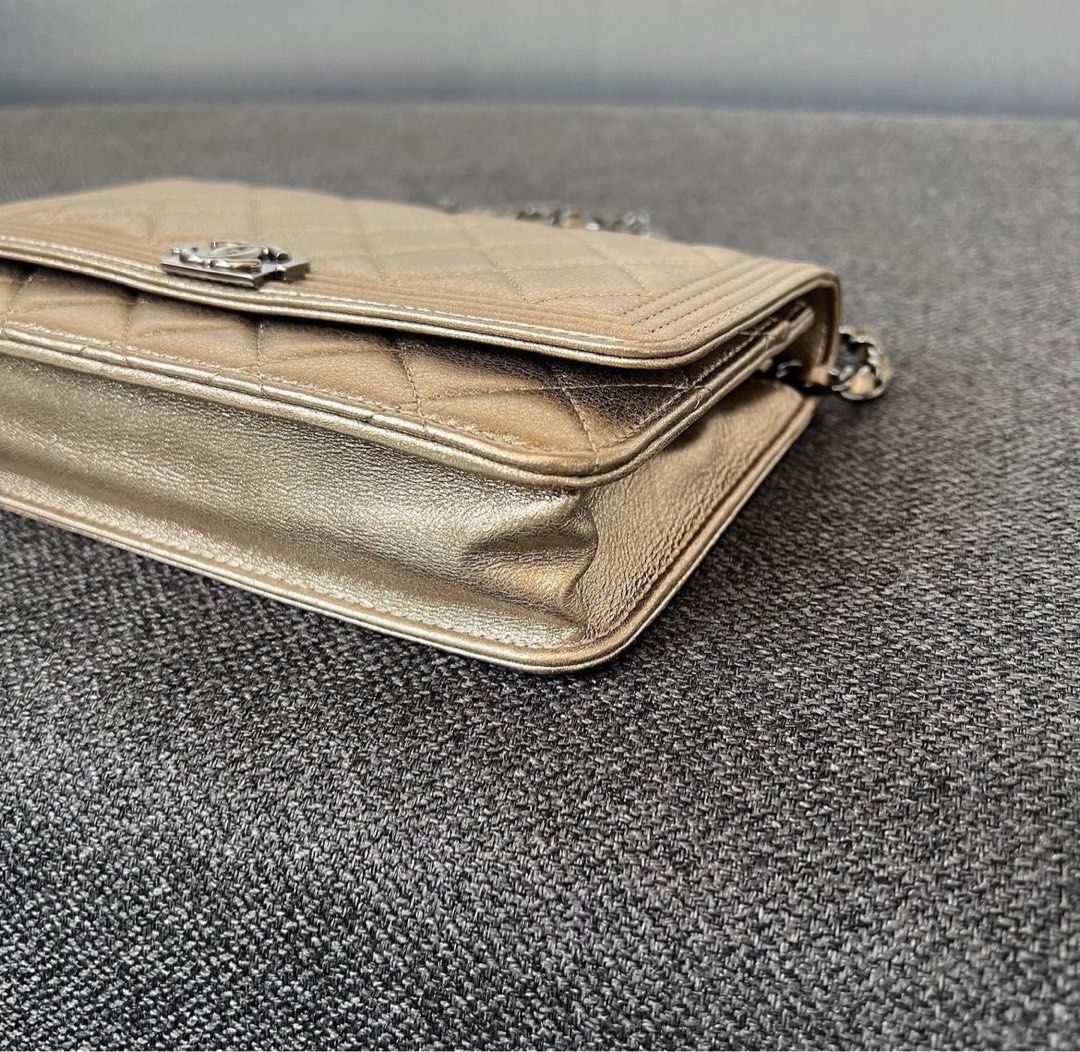 Sam iridescent medium wristlet 2025