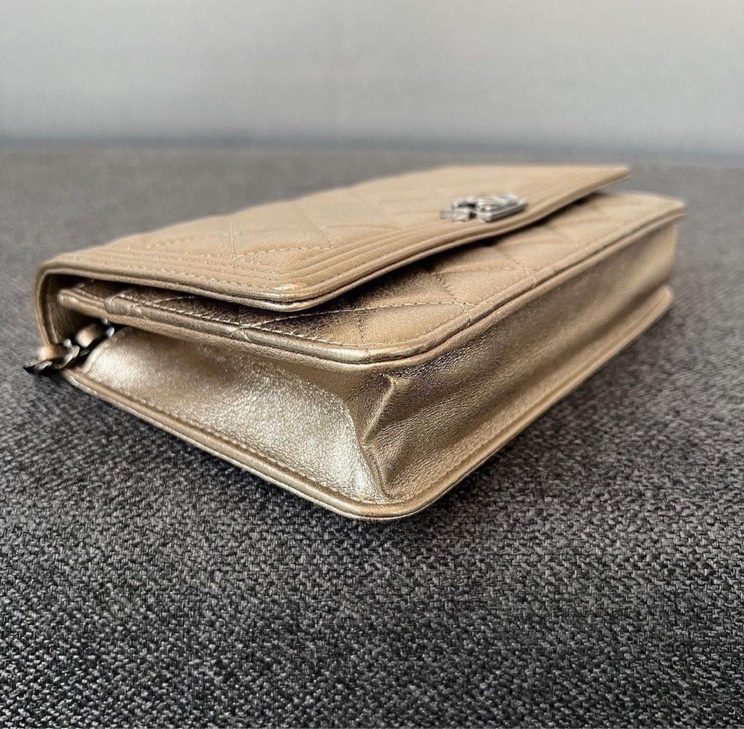Sam iridescent hot sale medium wristlet