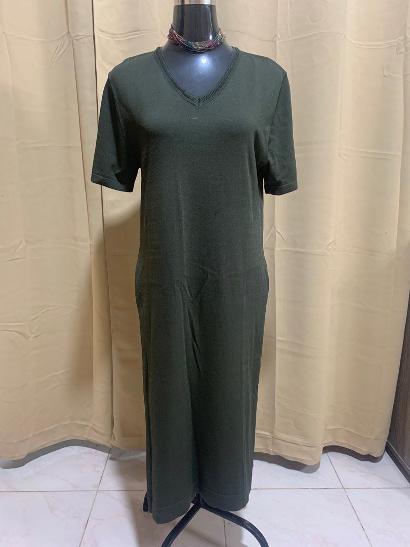 Chevron Sunday Dresses (Category: Dresses) located in Davao. Submitted by mj_2021 (Listing ID 1258256020, Image 2). Description: 1. Chevron Sunday Dress (new) without tags, never been used but washed Bust 42”, Waist garterized (stretchable) Longsleeves 2. Knitted long with slit Bust 37 inches - 38 inches (stretchable) Length: 40 inches (Maxi Dress).