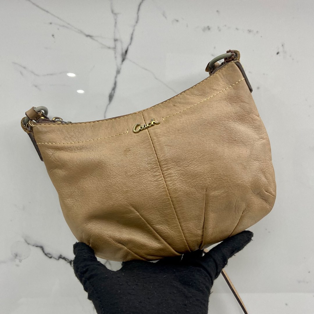 handbag coach spacious and attractive shoulder cum sling bag