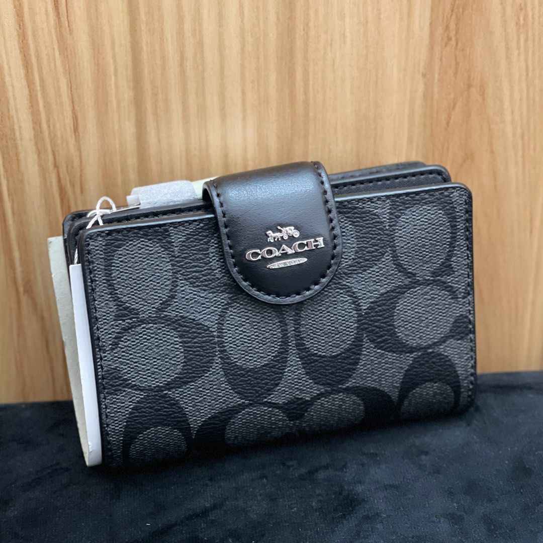 AUTHENTIC COACH MEDIUM CORNER ZIP WALLET IN SIGNATURE CANVAS, Women's  Fashion, Bags & Wallets, Clutches on Carousell