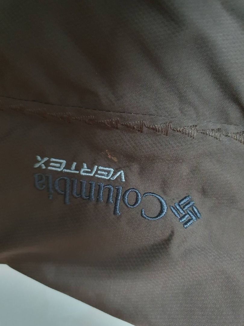 Columbia omni-tech 連帽衝鋒外套, 他的時尚, 外套及戶外衣服在旋轉拍賣